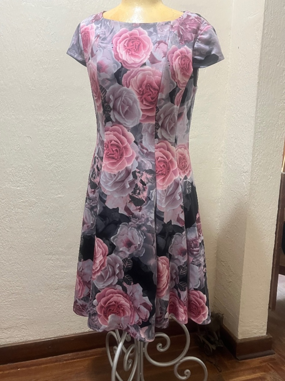 Dress Betsey Johnson sz 8 knee length